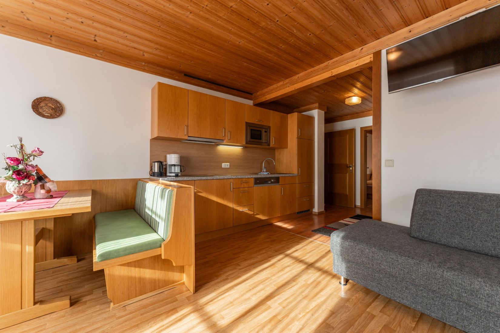 Familienurlaub in Saalbach – Almabenteuer, Naturerlebnis und gemütliches Wohnen im Landhaus Ederbauer.