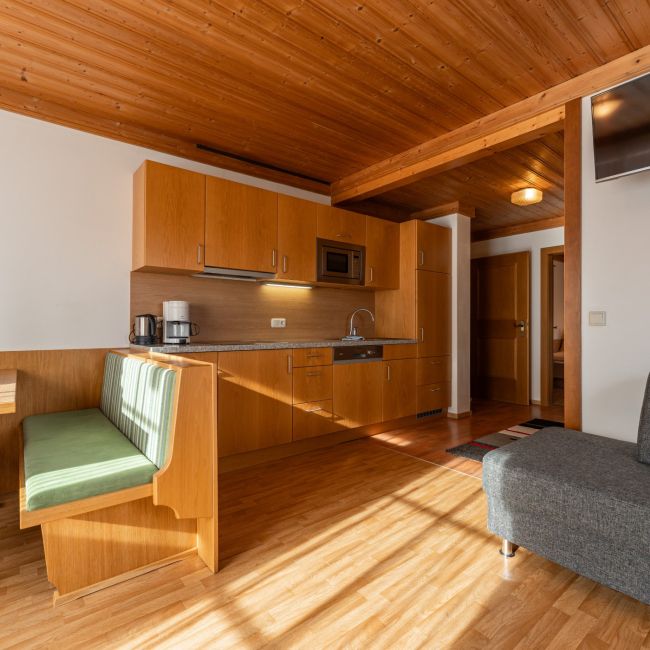 familienurlaub-saalbach-wandern-almabenteuer-naturerlebnis-ederbauer-landhaus-ederbauer-ferienwohnungen-familienurlaub-essen-wohnen