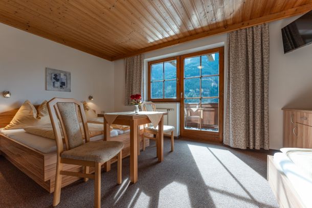 Urlaub in Saalbach – Traditioneller Alpenferien im Landhaus Ederbauer mit Abenteuer und Erholung.