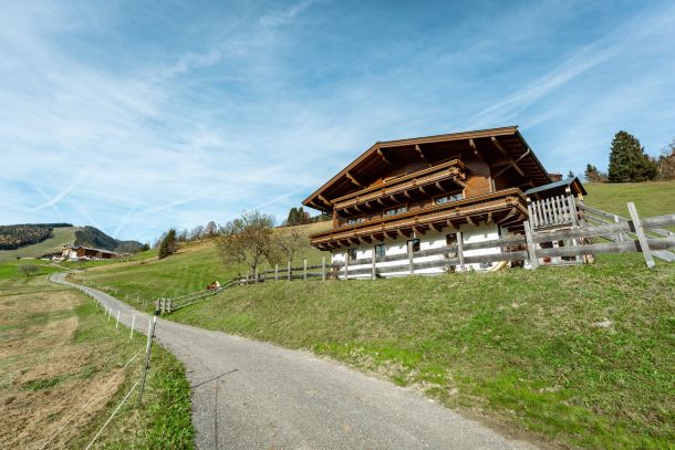 Auszeit in den Bergen – Naturgenuss und Panoramablicke am Landhaus Ederbauer in Saalbach.